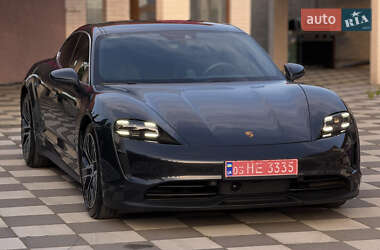 Седан Porsche Taycan 2020 в 
