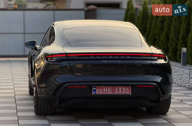 Седан Porsche Taycan 2020 в 