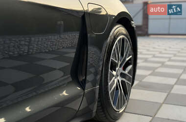 Седан Porsche Taycan 2020 в 