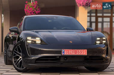 Седан Porsche Taycan 2020 в 