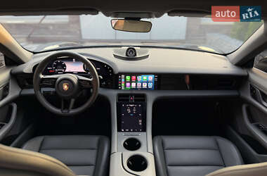 Седан Porsche Taycan 2020 в 