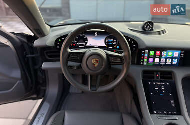 Седан Porsche Taycan 2020 в 