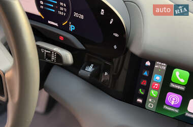 Седан Porsche Taycan 2020 в 