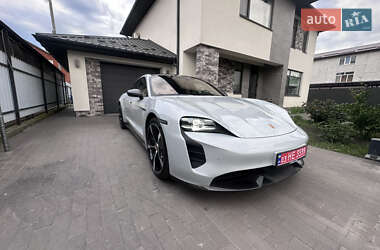 Седан Porsche Taycan 2024 в 
