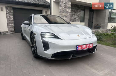 Седан Porsche Taycan 2024 в 