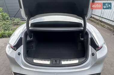 Седан Porsche Taycan 2024 в 