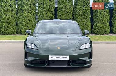 Седан Porsche Taycan 2024 в 