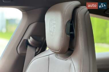 Седан Porsche Taycan 2024 в 