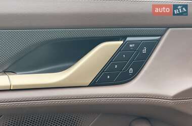 Седан Porsche Taycan 2024 в 