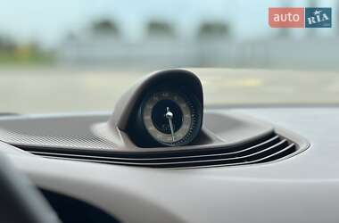 Седан Porsche Taycan 2024 в 