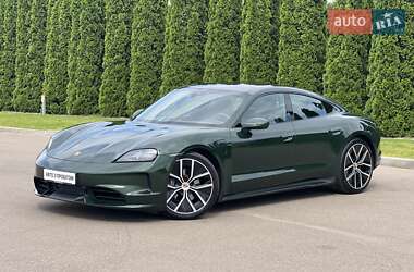 Седан Porsche Taycan 2024 в 