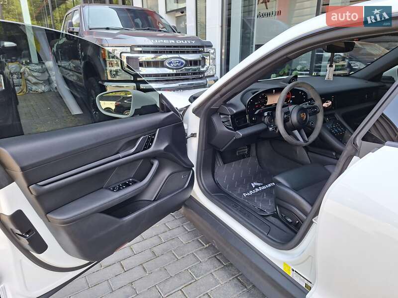 Седан Porsche Taycan 2021 в Одесі