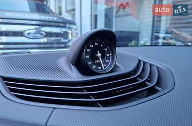 Седан Porsche Taycan 2021 в 