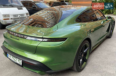 Седан Porsche Taycan 2020 в 