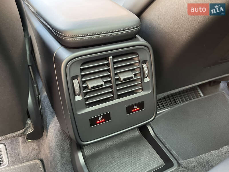 Седан Porsche Taycan 2020 в Киеве фото 42 Седан Porsche Taycan 2020 в Киеве