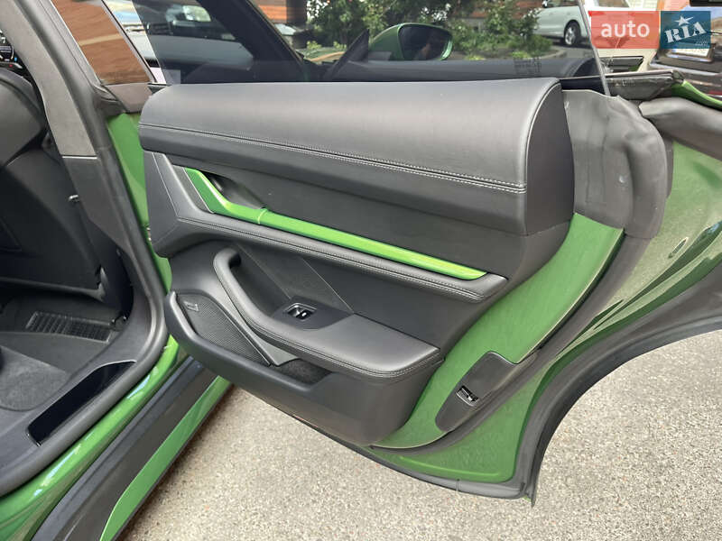 Седан Porsche Taycan 2020 в Киеве фото 49 Седан Porsche Taycan 2020 в Киеве