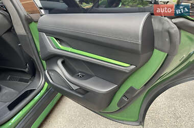 Седан Porsche Taycan 2020 в 
