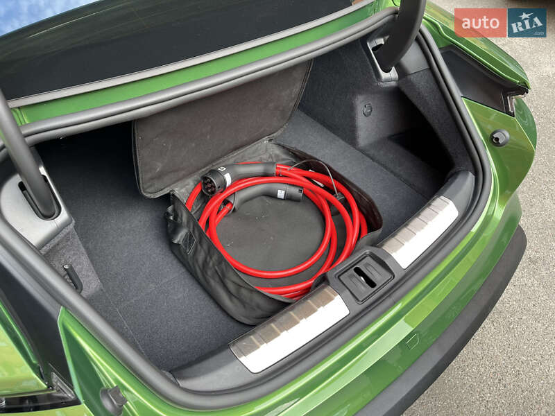 Седан Porsche Taycan 2020 в Киеве фото 62 Седан Porsche Taycan 2020 в Киеве