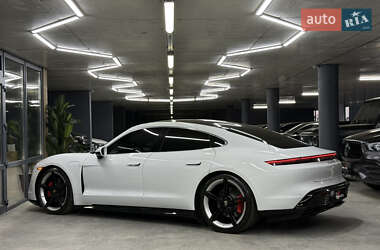 Седан Porsche Taycan 2020 в 