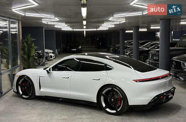 Седан Porsche Taycan 2020 в 