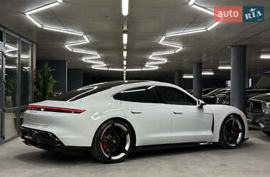 Седан Porsche Taycan 2020 в 