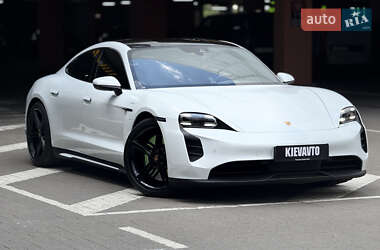 Седан Porsche Taycan 2020 в 