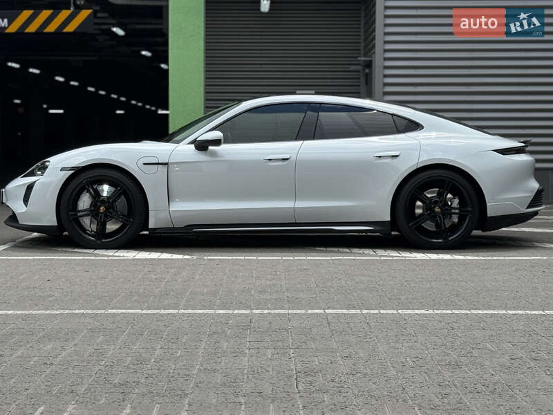 Седан Porsche Taycan 2020 в Києві