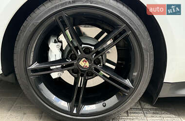 Седан Porsche Taycan 2020 в 