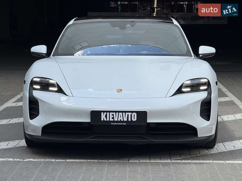 Седан Porsche Taycan 2020 в Києві