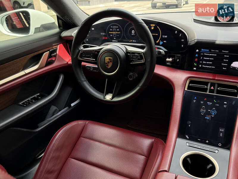 Седан Porsche Taycan 2020 в Києві