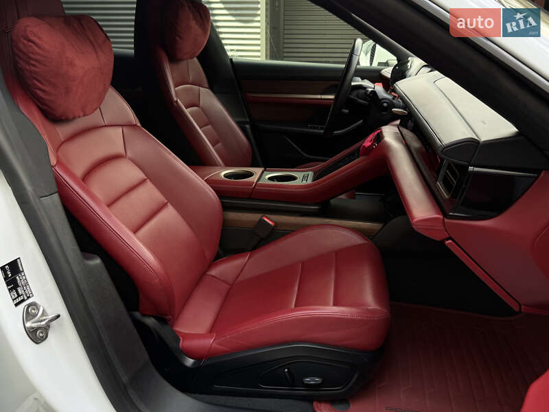 Седан Porsche Taycan 2020 в Києві