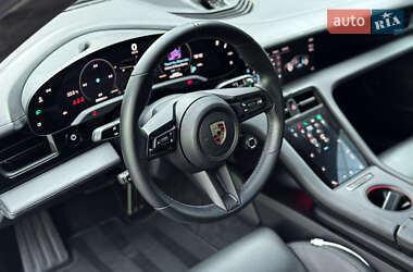 Седан Porsche Taycan 2023 в 