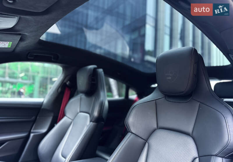 Седан Porsche Taycan 2023 в Львові