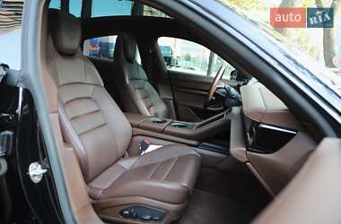 Седан Porsche Taycan 2023 в 