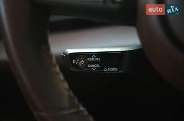 Седан Porsche Taycan 2023 в 