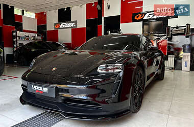 Седан Porsche Taycan 2022 в 