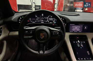 Седан Porsche Taycan 2022 в 