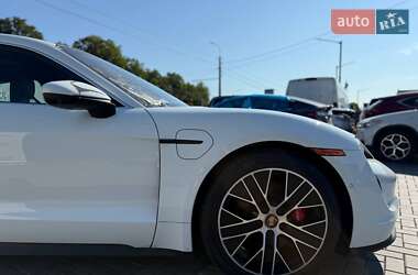 Седан Porsche Taycan 2020 в 