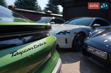 Седан Porsche Taycan 2022 в 