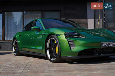 Седан Porsche Taycan 2022 в 