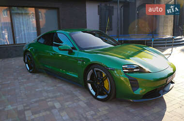 Седан Porsche Taycan 2022 в 