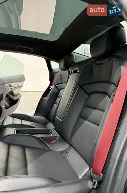 Седан Porsche Taycan 2021 в 