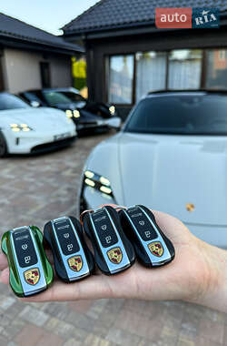 Седан Porsche Taycan 2022 в 