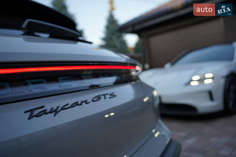 Седан Porsche Taycan 2022 в Києві