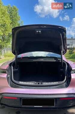 Седан Porsche Taycan 2020 в 