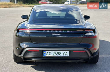 Седан Porsche Taycan 2022 в 