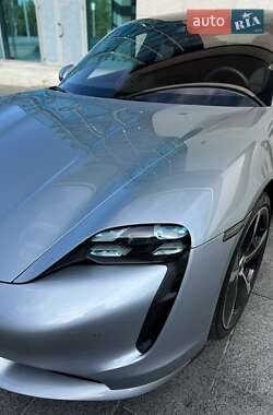 Седан Porsche Taycan 2020 в 