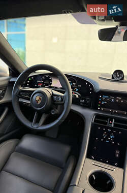 Седан Porsche Taycan 2020 в 