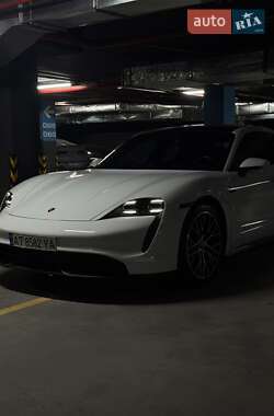 Седан Porsche Taycan 2023 в 