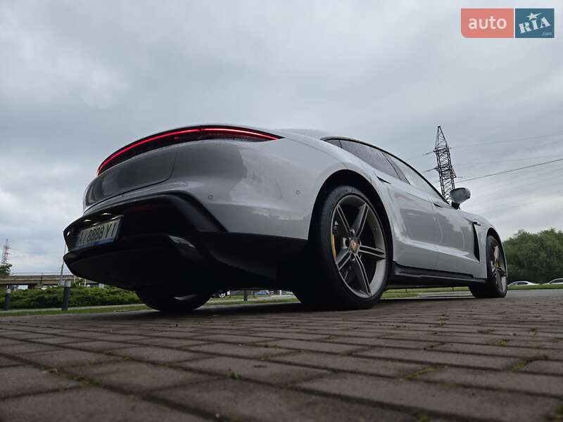 Седан Porsche Taycan 2021 в Киеве